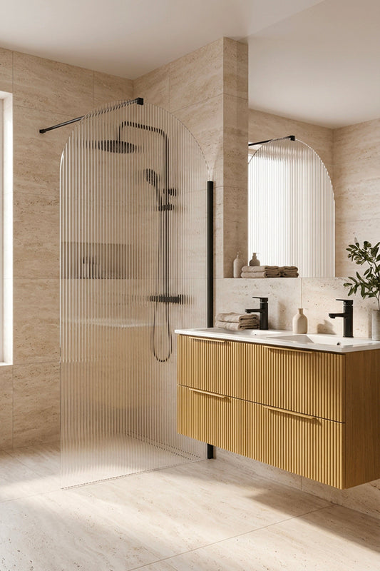 Style Japandi salle de bain : matériaux, couleurs et mobilier bois