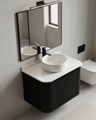 Meuble salle de bain Alma noir suspendu avec vasque et miroir dans une salle de bain moderne