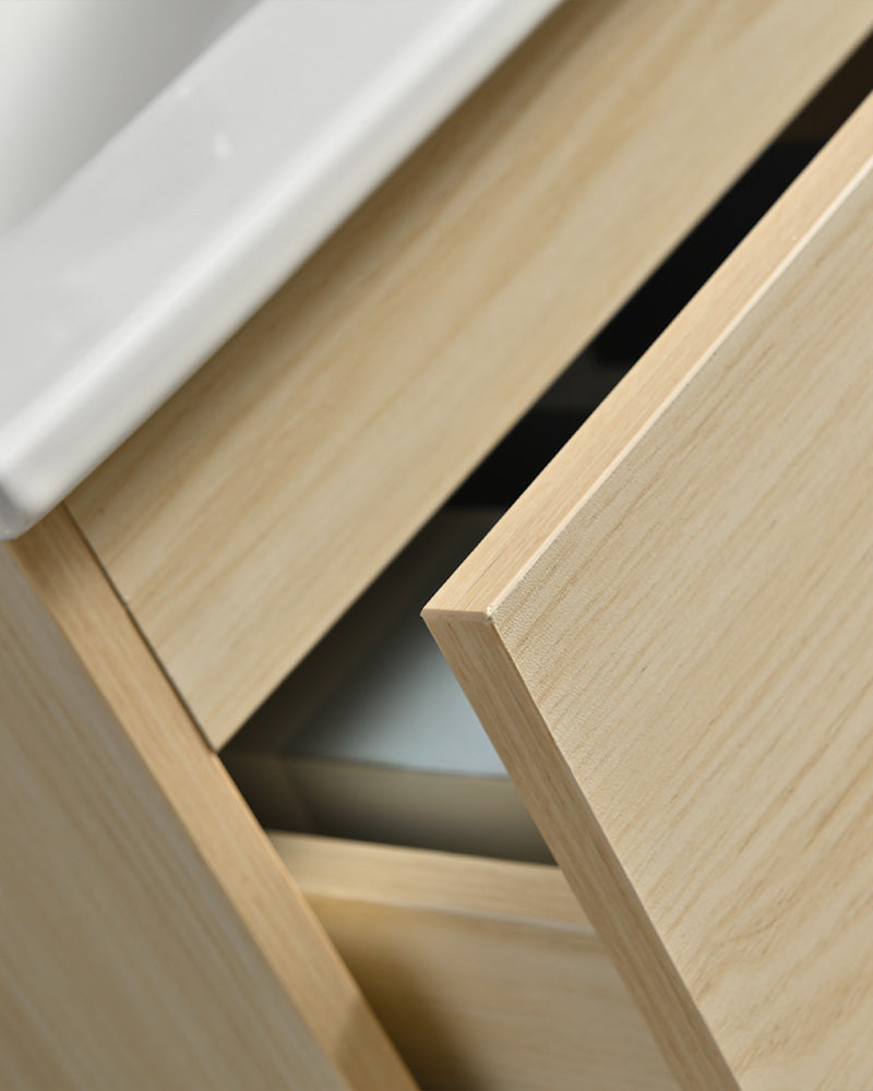 Détail tiroir meuble salle de bain Milo en bois avec finition naturelle et ouverture moderne